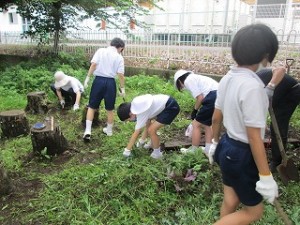 清瀬　私立　小学校　東星学園　大矢正則校長　校内清掃ボランティア(2)