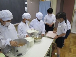 清瀬　私立　小学校　東星学園　大矢正則校長　目の愛護デー給食(2)