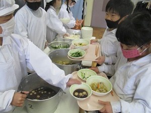 清瀬　私立　小学校　東星学園　大矢正則校長　鏡開き献立(2)