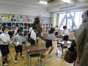 清瀬　私立　小学校　東星学園　大矢正則校長　豆まき(4)