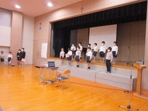 カトリック　ミッション　男女　東星学園　大矢正則校長　6年生を送る会(1)