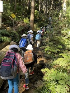 カトリック　ミッション　男女　東星学園　大矢正則校長　2年生秋の遠足(1)