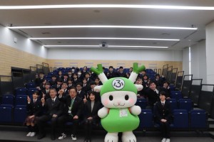 《 中学生との深谷市長対話会 》