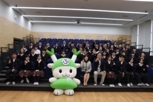 《 中学生の市長との対話会 》