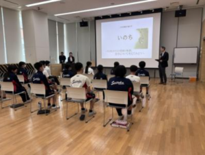 《性の健康教育講演会》(中学2年生)