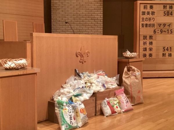 20251117・02高校収穫感謝礼拝講壇a6